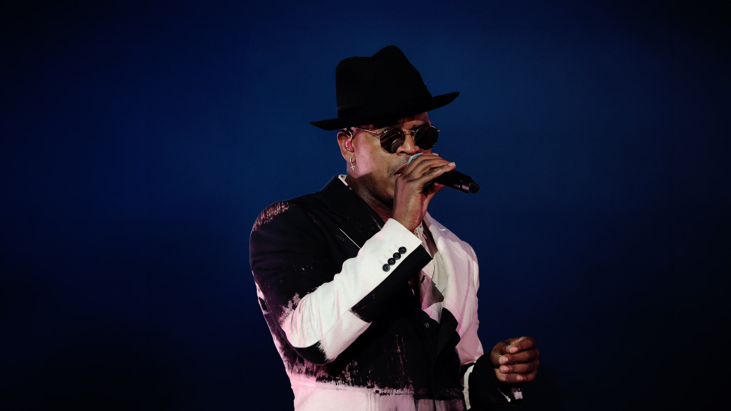 Ne-Yo and Akon live